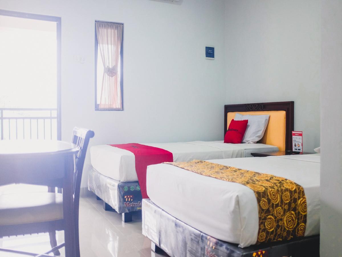 Reddoorz Plus @ Helvetia Medan Exterior photo