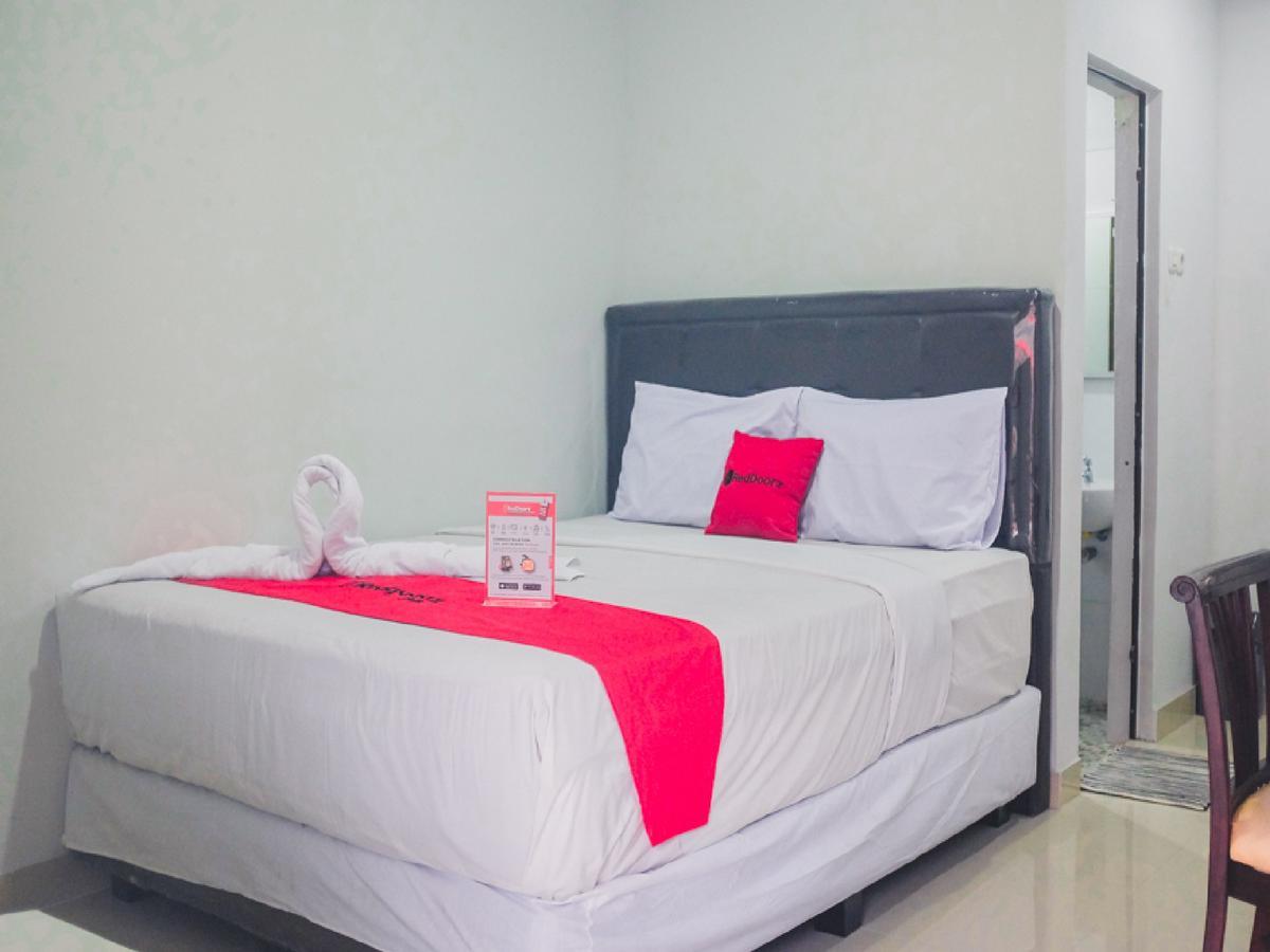 Reddoorz Plus @ Helvetia Medan Exterior photo